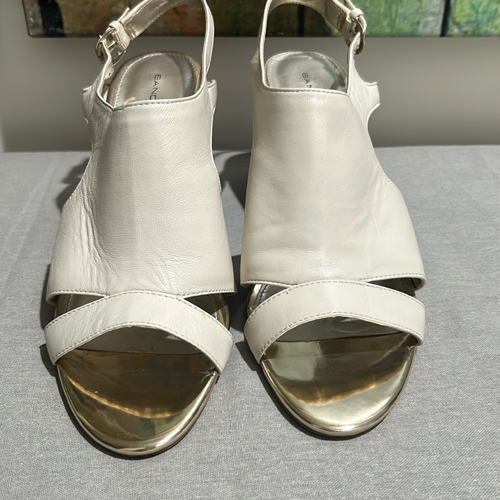 BANDOLINO OFF-WHITE LEATHER WEDGE SANDALS SIZE 10m